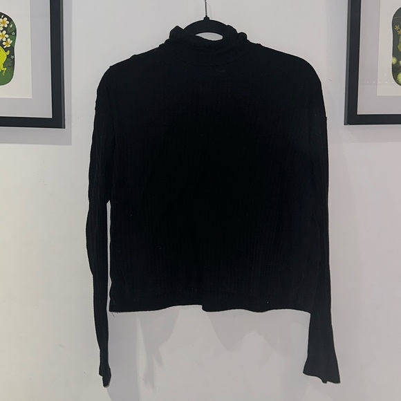 Boxy Cropped Ribbed Turtleneck - Picture 1 of 4